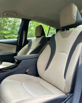 Toyota Prius cena 78000 przebieg: 106184, rok produkcji 2018 z Warszawa małe 277